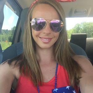 Meet your Posher, Hillary